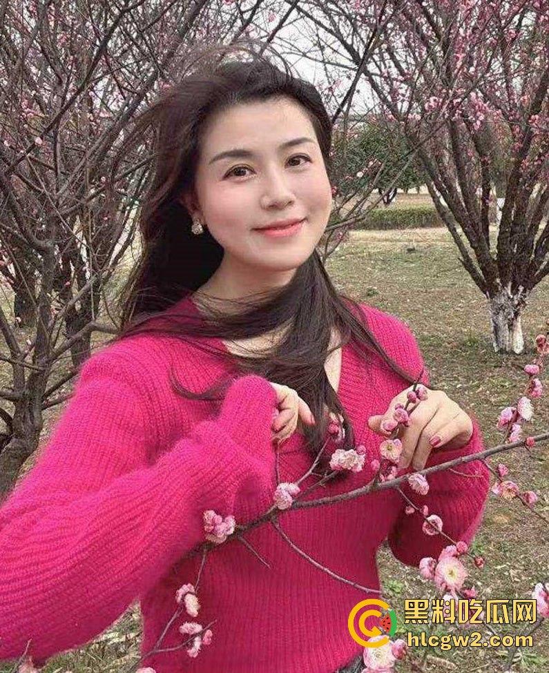 极品女友【谷婧瑶】清纯颜值下的淫荡秘密！自拍大放送 超大按摩棒狂插粉嫩蜜穴 身材火辣妖娆，性感撩人到爆！-3