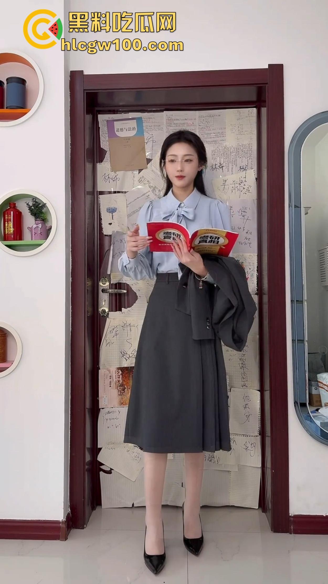 体制内四眼小仙女or夜店骚到极致包臂裙浪货，一本正经vs放飞自我，哪个才是你心中的绝对感觉？-4