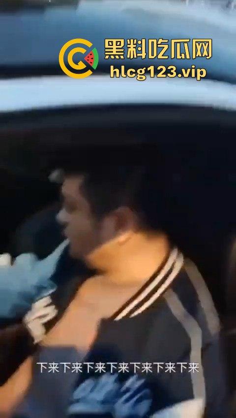 小仙女还敢躺车前？男子一脚油门5000转，送你回天上，这碾压得跟异形一样！-10