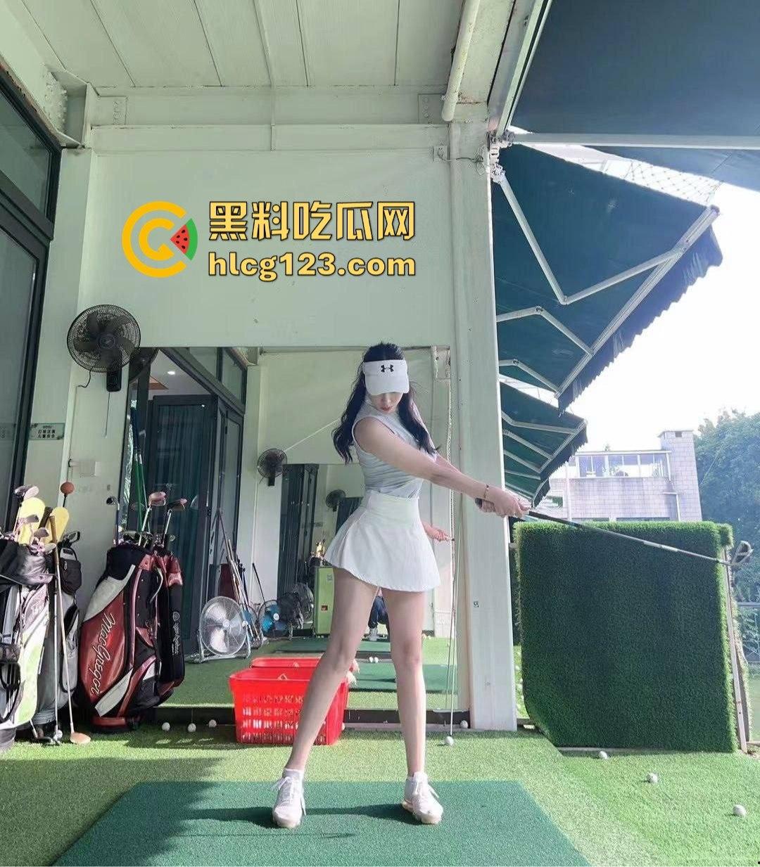 健身教练赵娣金火爆视频外泄，臀翘奶大，骚姿扭到飞起，2000块一节课你们觉得值不值？-16