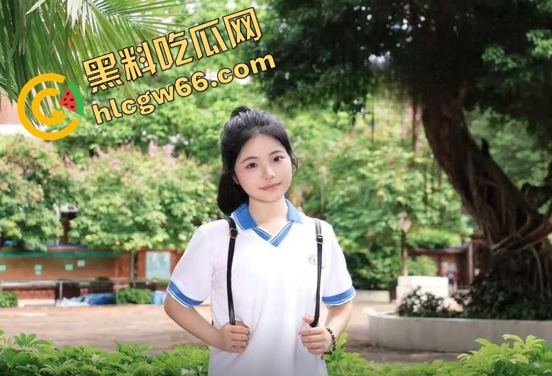 广州市第七中学班长『胡梦玲』课堂舔同桌屌被监控拍下，课上蒙衣钻裆狂舔，同学全程当背景板！-4