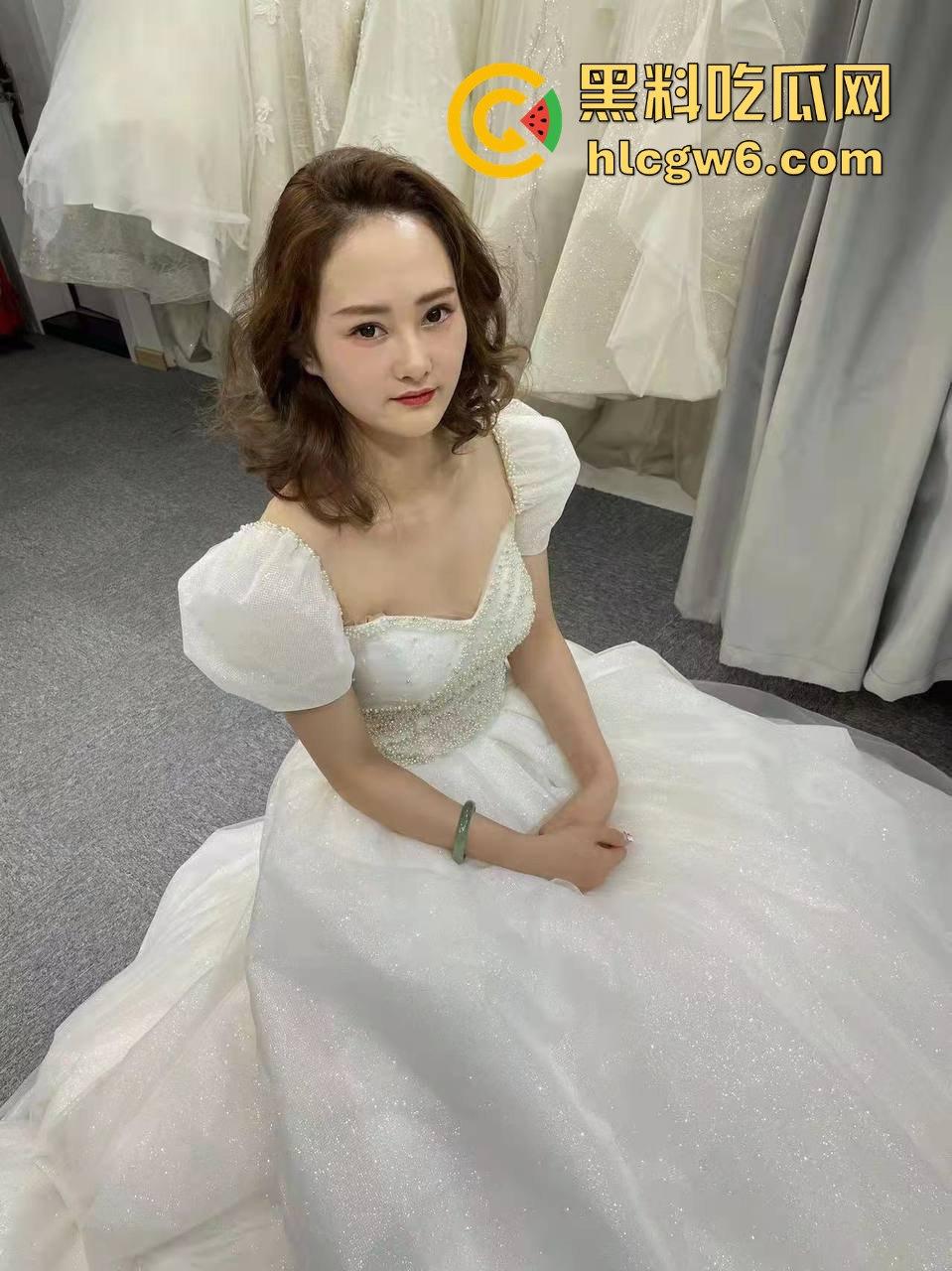 绿帽大瓜曝光!沈阳人妻『苗青凤』房产中介成公交车,独乐乐不如众乐乐,男人全城轮番上,这绿帽绿得发光!-1