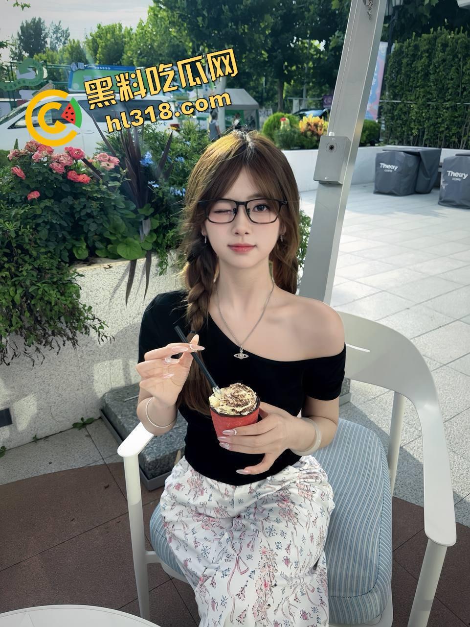 带你们见识牛逼新境界，路边防撞铁杆子也能用来自嗨，一屁股坐下去整个逼深不可测！-4