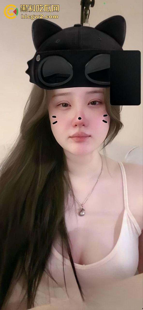 抖音顶级巨乳颜值少女【小妍】大尺度自慰视频外流 甜美外表下骚到炸裂，私密定制全网疯传！-5