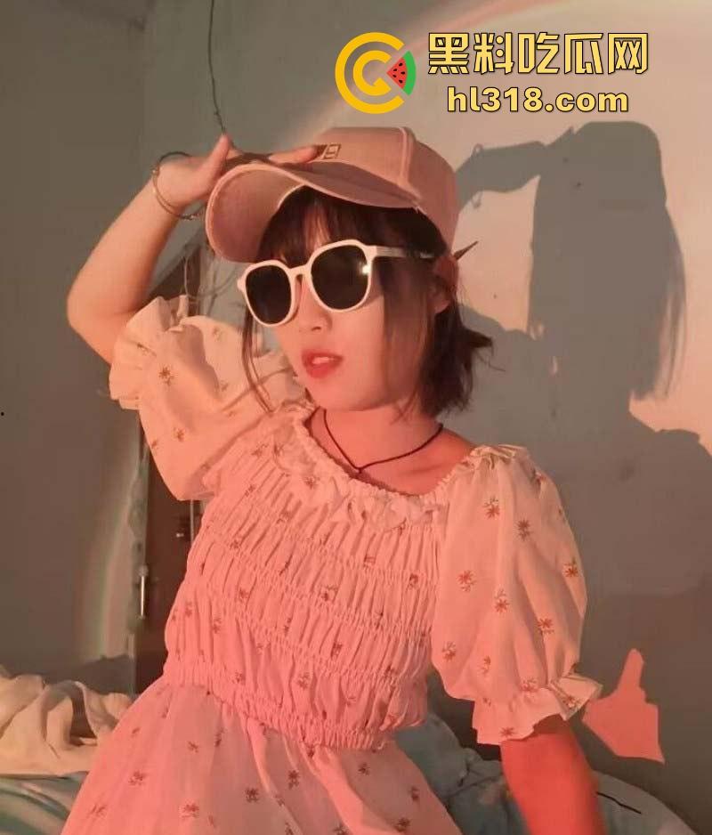 长春医科大学【李燃】网调私拍曝光，清纯反差母狗，浴室自慰激烈揉搓阴蒂，骚穴娇嫩全程火辣高能！-1