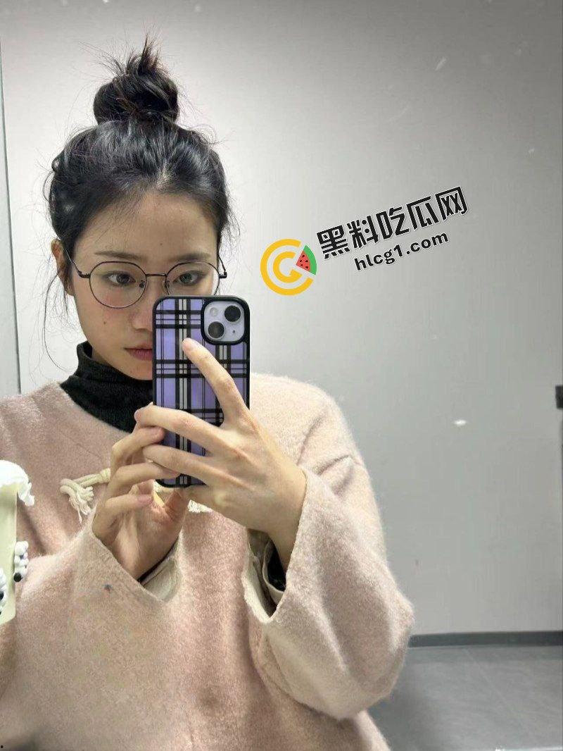 湖北文理学院女大学生『程江怡』被渣男前男友背刺 私拍性爱视频曝光-1