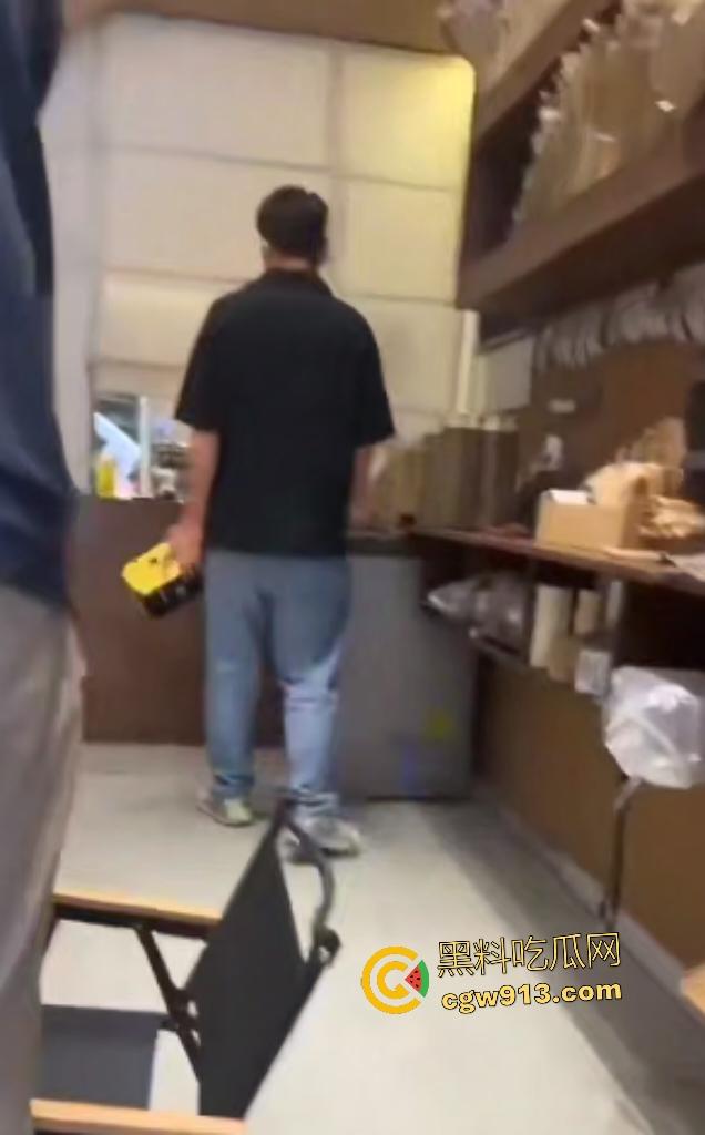 启东二喜甜品店老板娘【王文娟】，33岁沉迷18岁小鲜肉！婚内出轨被抓现行，欲杀女儿独吞小三！-2