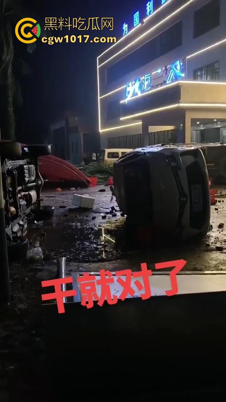 海南琼中爆发大规模群体抗争！因海南天然橡胶产业集团偷砍农民的槟榔田爆发，现场的农民们情绪机动！-3