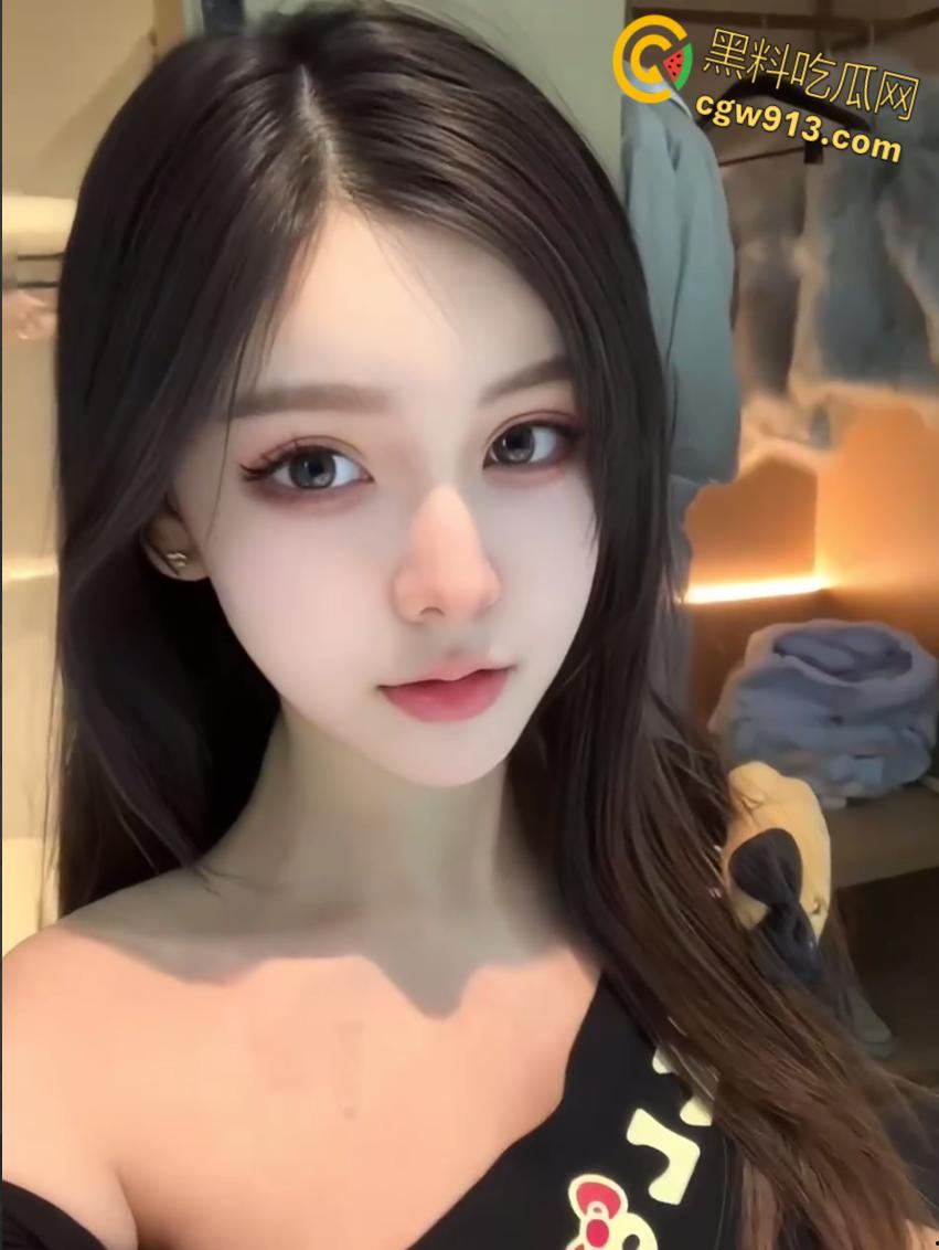 饥渴女友影响我打LOL，跪在地上深喉口交，小骚逼又开始痒了，必须狠狠地调教她，踩着头抽屁股爆操 ！-2