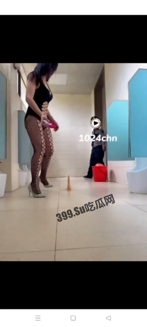 网黄主播 在公共洗手间自慰被保安发现了 报警被抓起来了 保安真多管闲事-2