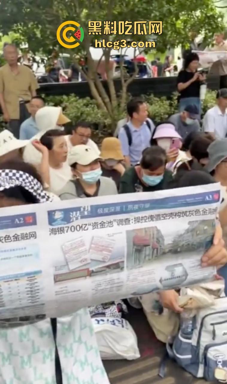 维权被关进大巴限制人身自由？上海海银财富投资人维权遭软禁被饿晕！-2