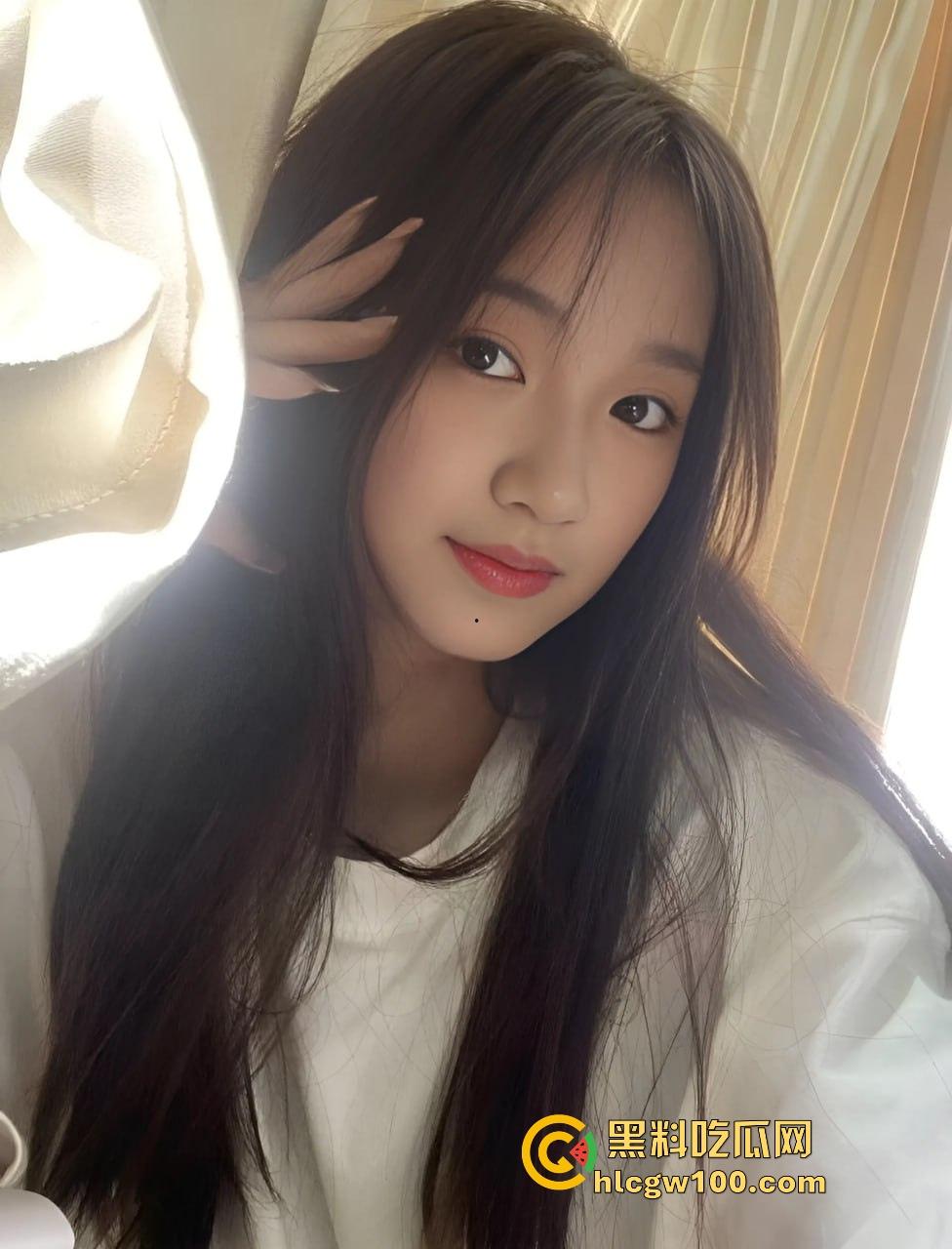 重庆工商职业学院【陈梦婷】性瘾女,05年长相娇嫩,身材纤细却骚到极致,喜欢多人爆操满足性瘾!-2