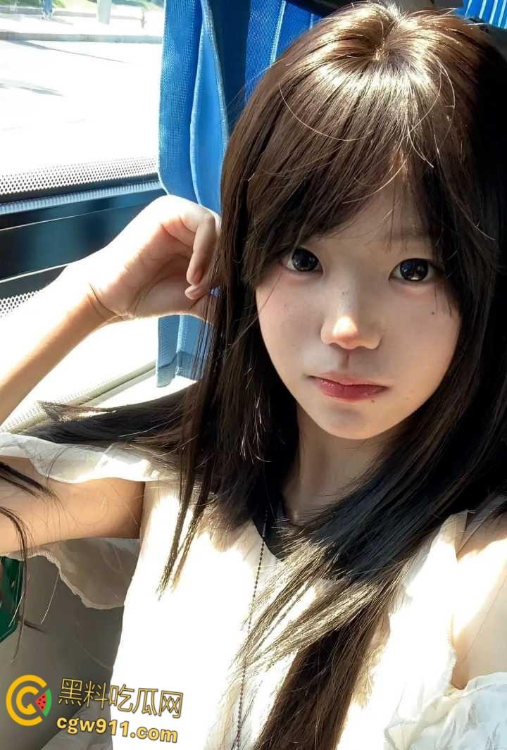 四川武侯学生妹【陆奕好】,清纯高中生与男友教室做爱,跪地口交后入被偷拍,淫荡情书自曝被无套内射!-3