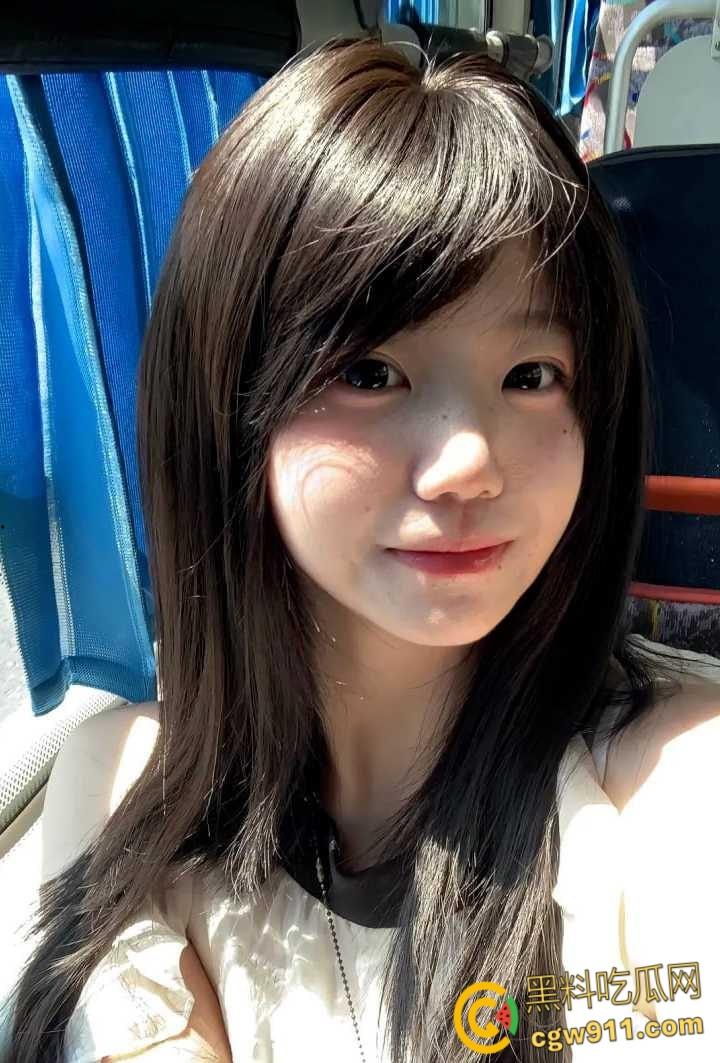 四川武侯学生妹【陆奕好】,清纯高中生与男友教室做爱,跪地口交后入被偷拍,淫荡情书自曝被无套内射!-5