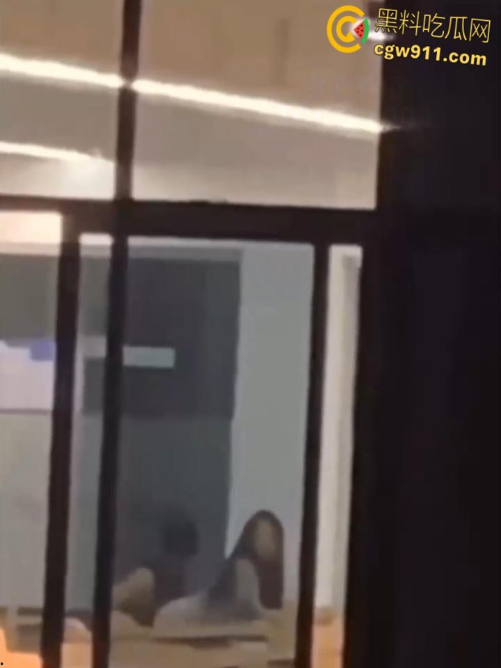 四川武侯学生妹【陆奕好】,清纯高中生与男友教室做爱,跪地口交后入被偷拍,淫荡情书自曝被无套内射!-8