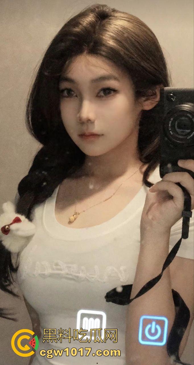 网黄摄影佬日常工作生活状态，拍性感模特私下约有同样爱好的反差尤物，真正吃得好的兄弟，真的不会对外说的！-6