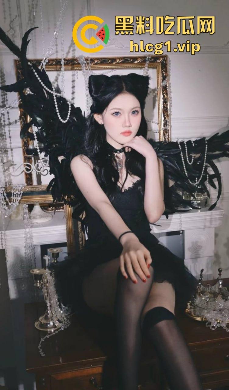 山东快手网红‘甜酱菜’直播露点录屏泄密！黑色情趣内衣下的性感诱惑曝光！-8