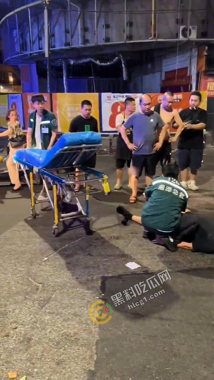 湘潭市岳塘区步行街群殴惊现！“湘潭最猛电动车”引爆街头斗殴，路人纷纷化身吃瓜群众-7