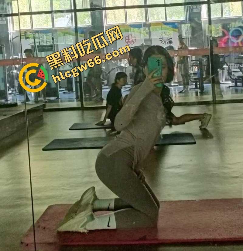 河北反差心机婊【周倩倩】拍自慰勾人约炮,见面只收钱不张腿,最终被网友爆得尸骨无存!-1