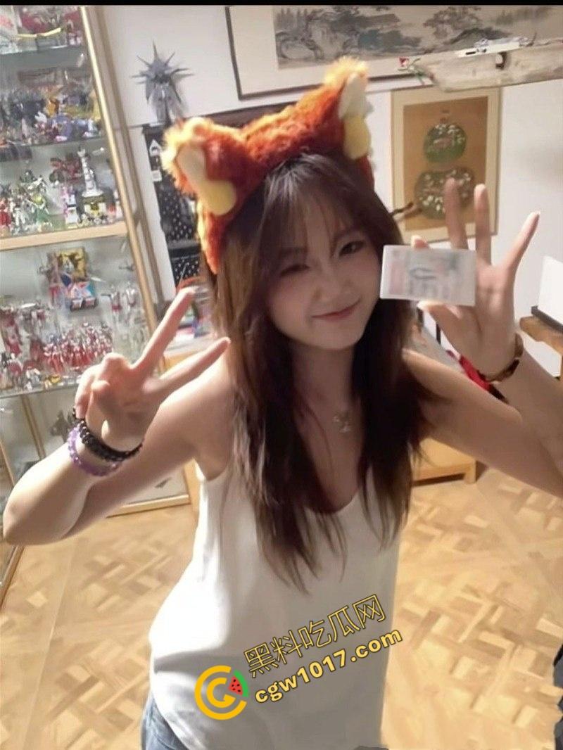 上海电力大学【贾赵依】醉酒失身：狂野激情视频曝光，同学狂操嫩穴，淫荡姿态尽显，令人血脉贲张-1