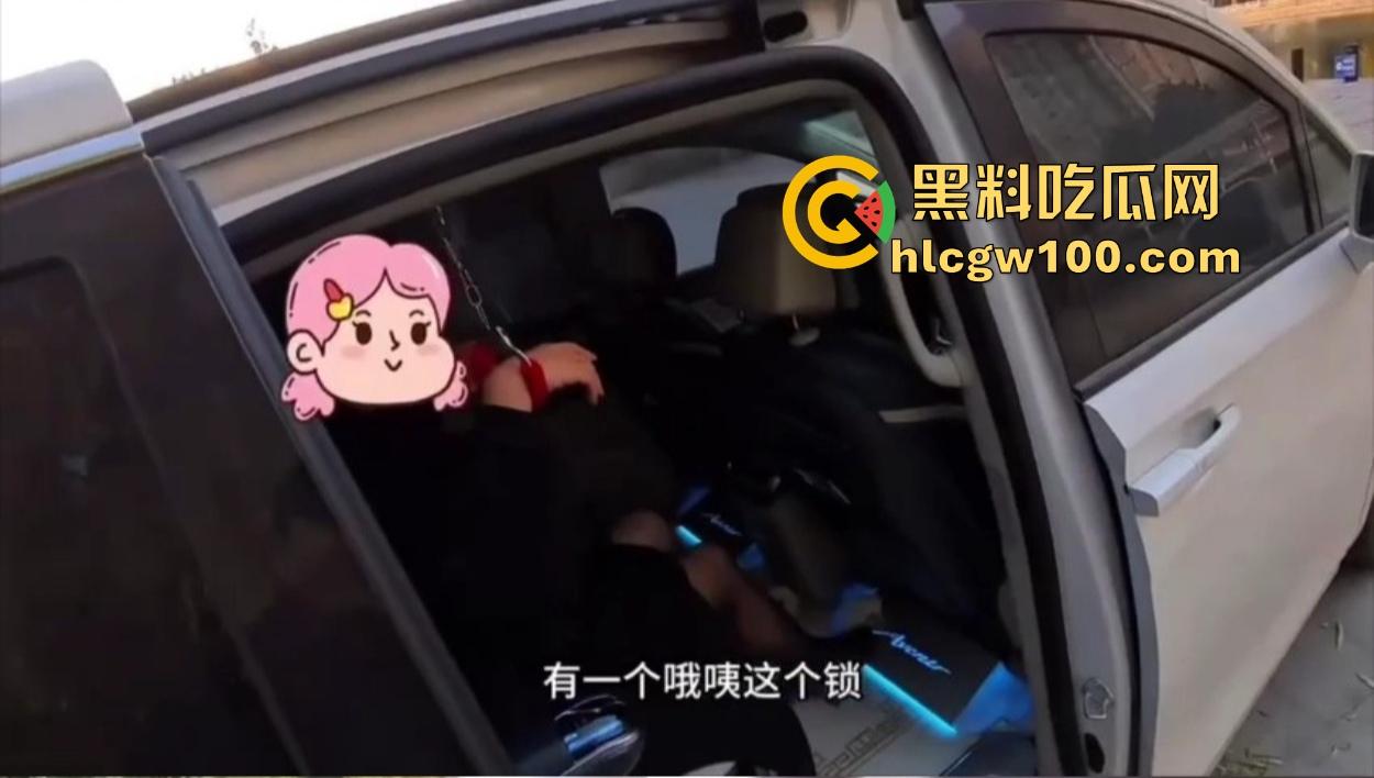 东北老哥带干女儿车震玩情趣,巴黎世家丝袜手铐搞翻车,逼都日完了手铐打不开,开锁师傅现场无语凝噎!-5