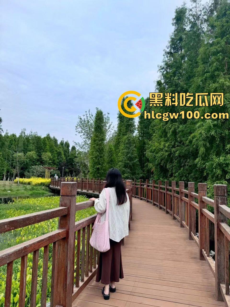 早年网黄高中生【艺芋圆】，高颜值极品身材二次元萝莉少女，公共场合玩刺激露出，退圈被扒-8