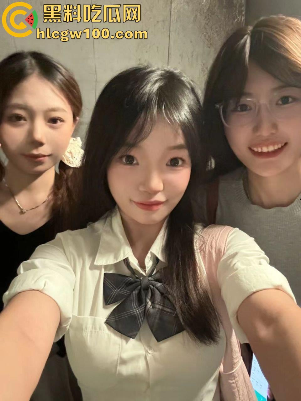 早年网黄高中生【艺芋圆】，高颜值极品身材二次元萝莉少女，公共场合玩刺激露出，退圈被扒-12