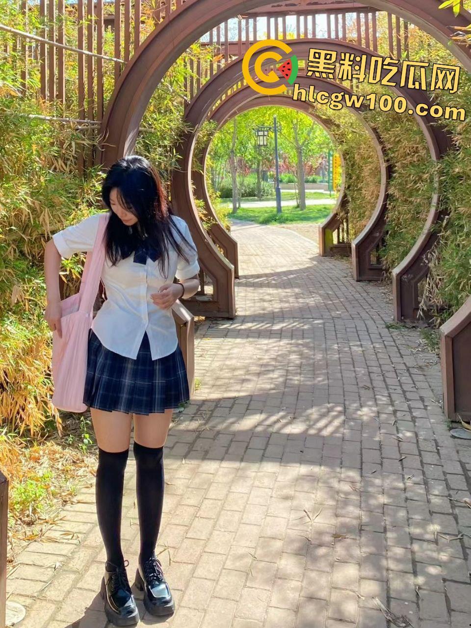 早年网黄高中生【艺芋圆】，高颜值极品身材二次元萝莉少女，公共场合玩刺激露出，退圈被扒-15