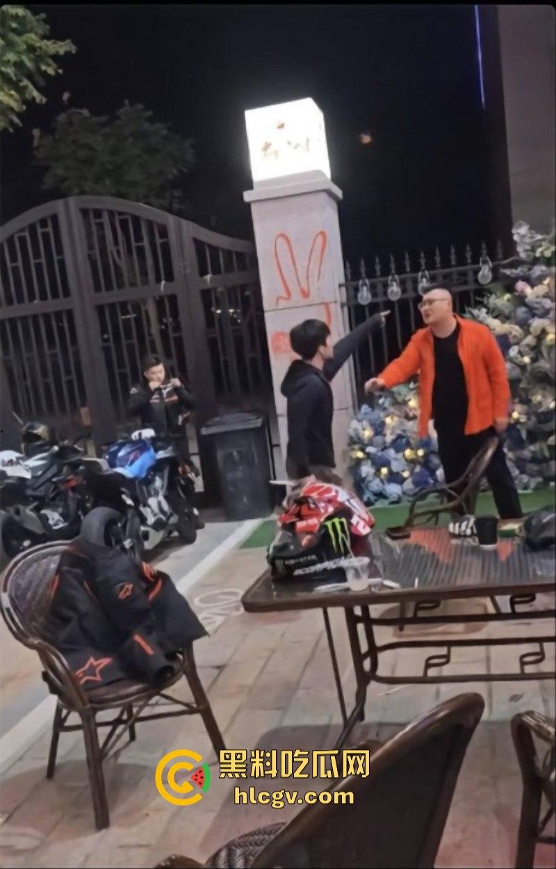 南通小伙喜提新车小米SU7约人飙车被群嘲 情绪失控冲撞机车 还砍死一个路人-14