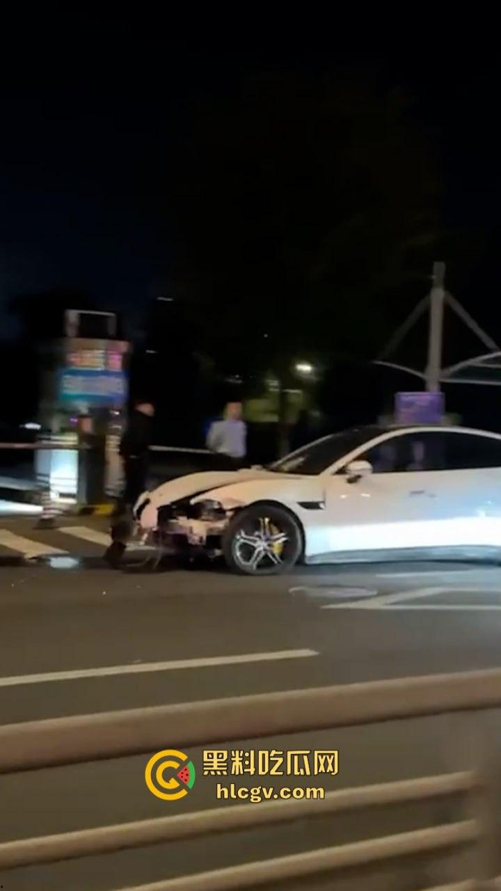 南通小伙喜提新车小米SU7约人飙车被群嘲 情绪失控冲撞机车 还砍死一个路人-21