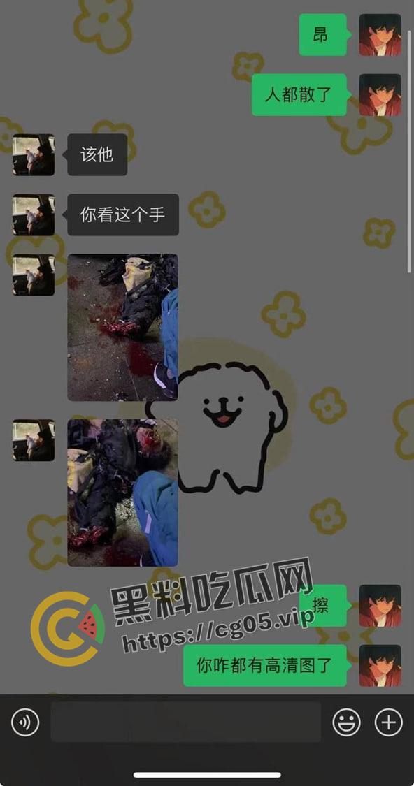 河南焦作东方红广场 三名年轻人疑似当众引爆雷管 手和腿直接炸断 现场血腥画面曝光-3