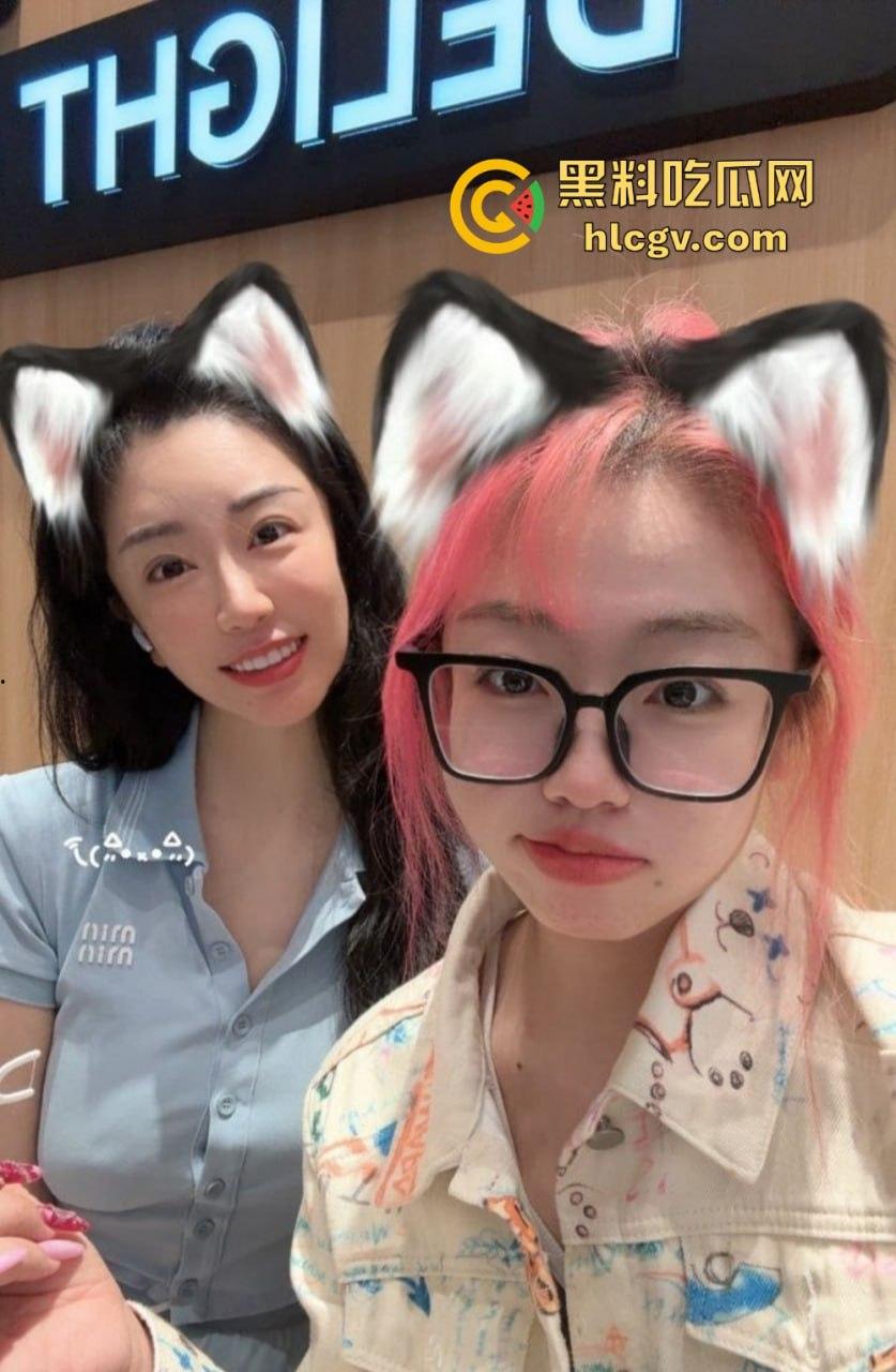 上海极品母女双飞共侍!5000搞定少儿主持人和舞蹈生女儿,母女同吃一根鸡巴,贵但绝对够骚!-12