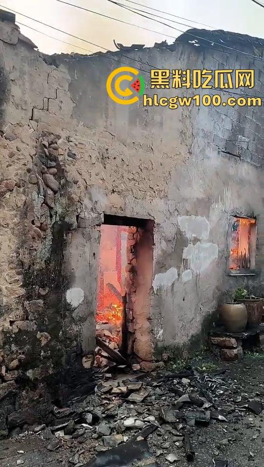 惊爆！浙江丽水青田县后街路突发火情，多间民房似被《末日之火》点燃-8