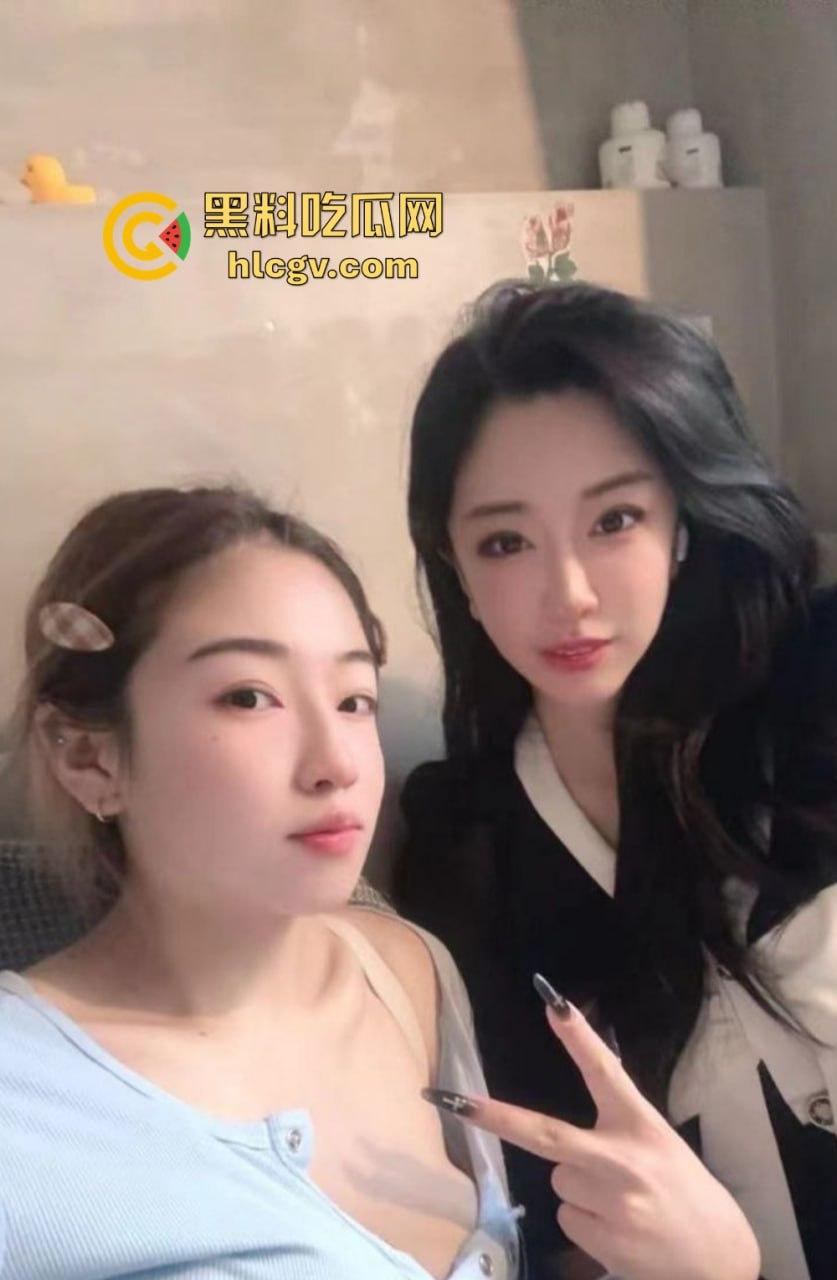 上海极品母女双飞共侍!5000搞定少儿主持人和舞蹈生女儿,母女同吃一根鸡巴,贵但绝对够骚!-22