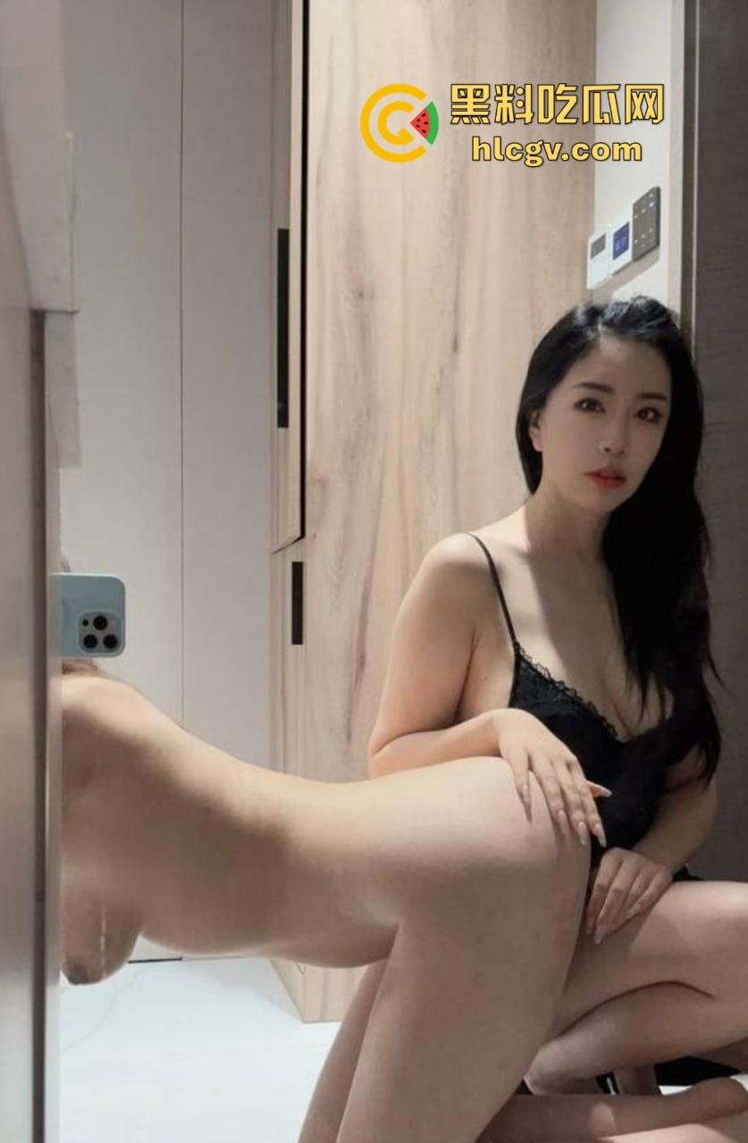 上海极品母女双飞共侍!5000搞定少儿主持人和舞蹈生女儿,母女同吃一根鸡巴,贵但绝对够骚!-23