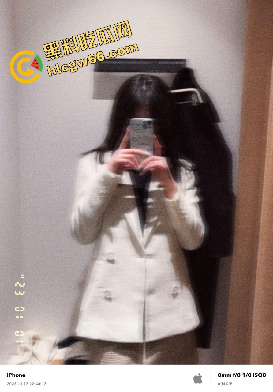 上海大学生眼镜妹『何小洁』酒店约炮玩露出,学不学无所谓,肥臀翘得高,嘴里叼根屌比谁都稳!-3