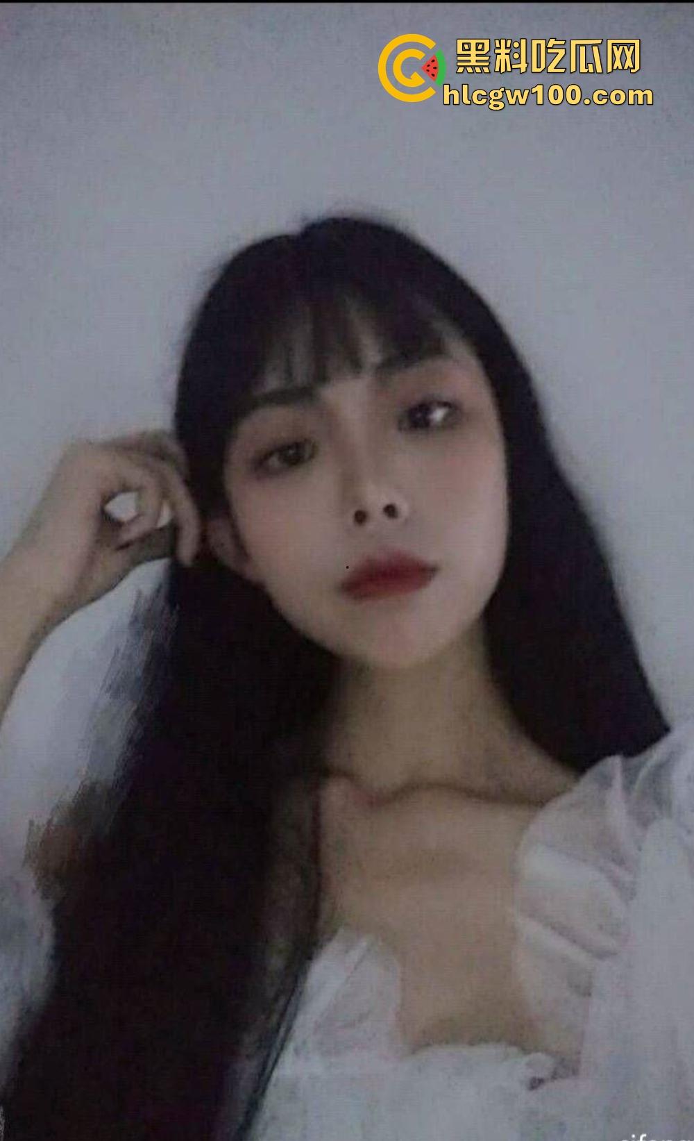 天津老婆闺蜜【李静】变情人，床上骚浪成精，自慰求操高潮两次，嫌老公小鸡巴不够，回家还让舔被操过的骚穴！-1