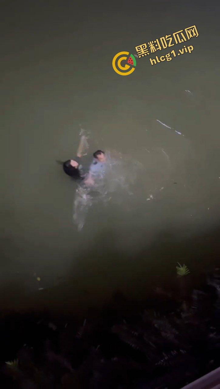 轰动全网!广西民警『李燮』为救抑郁跳河女孩 不幸溺水身亡!-13