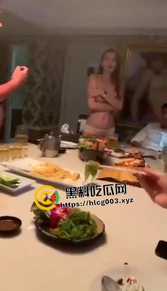 福州三坊七巷淫趴事件 众多高官裸女群趴 现场淫乱视频流出-7