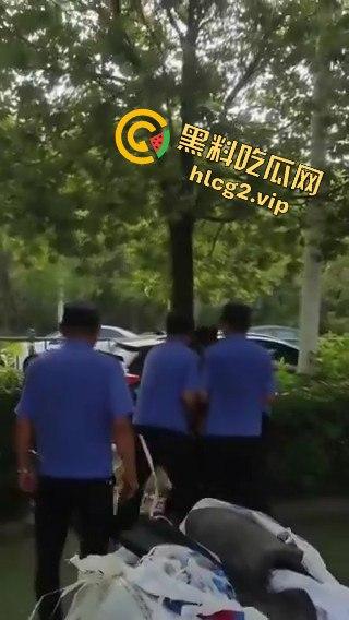 武汉城管打人?官方回应:不好意思,城管是冒充的!-5