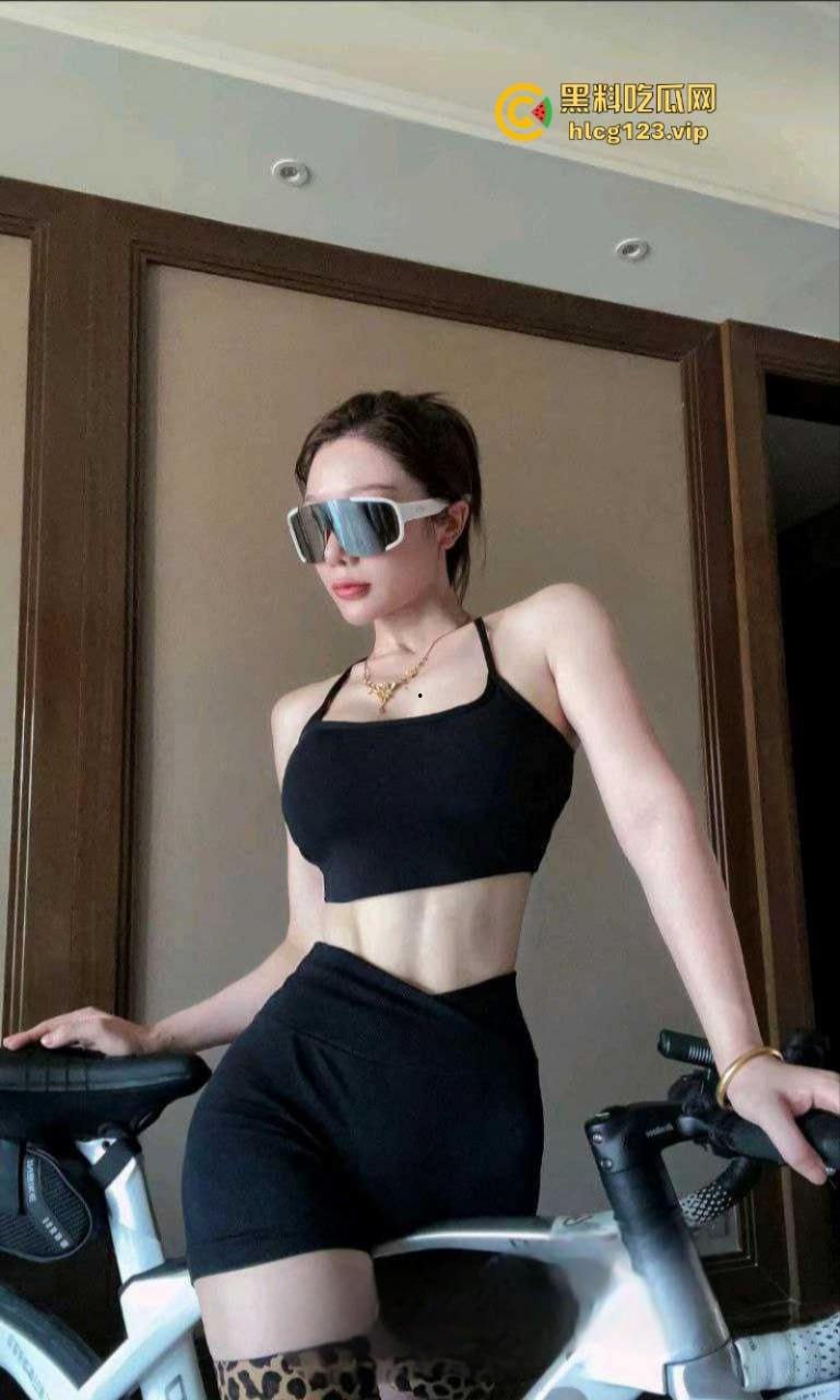 抖音15万粉丝【黄阿玛】平时爱骑车健身身材巨好的完美炮架 骑行圈果然乱！-8