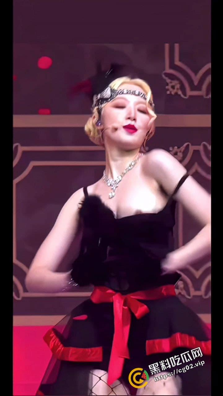 韩国女团 (G) I-DLE 台湾成员 叶舒华 露奶秀 跳舞时动作太大不慎漏点 现场表演真空上阵 褐色乳头小奶一览无余-7