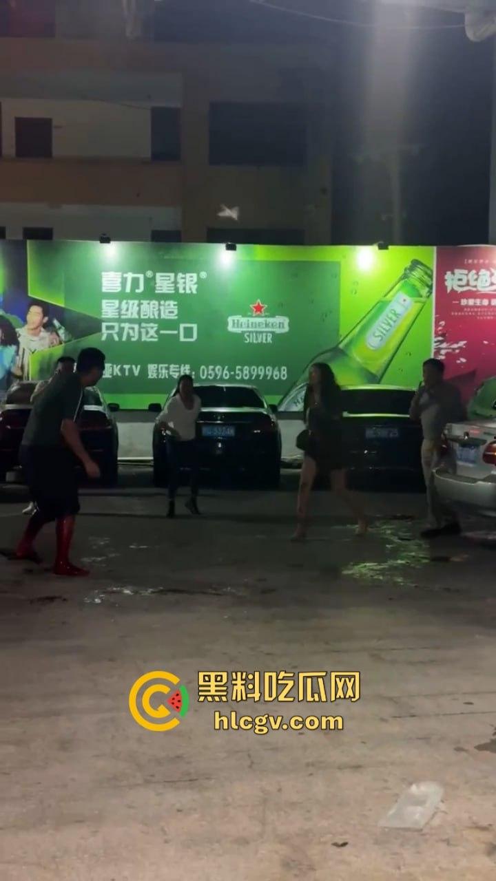 褔建老婊子爱上无情狗男人 申请转正失败还被打 含恨挥刀嘎了男人腰子 血溅当场-3