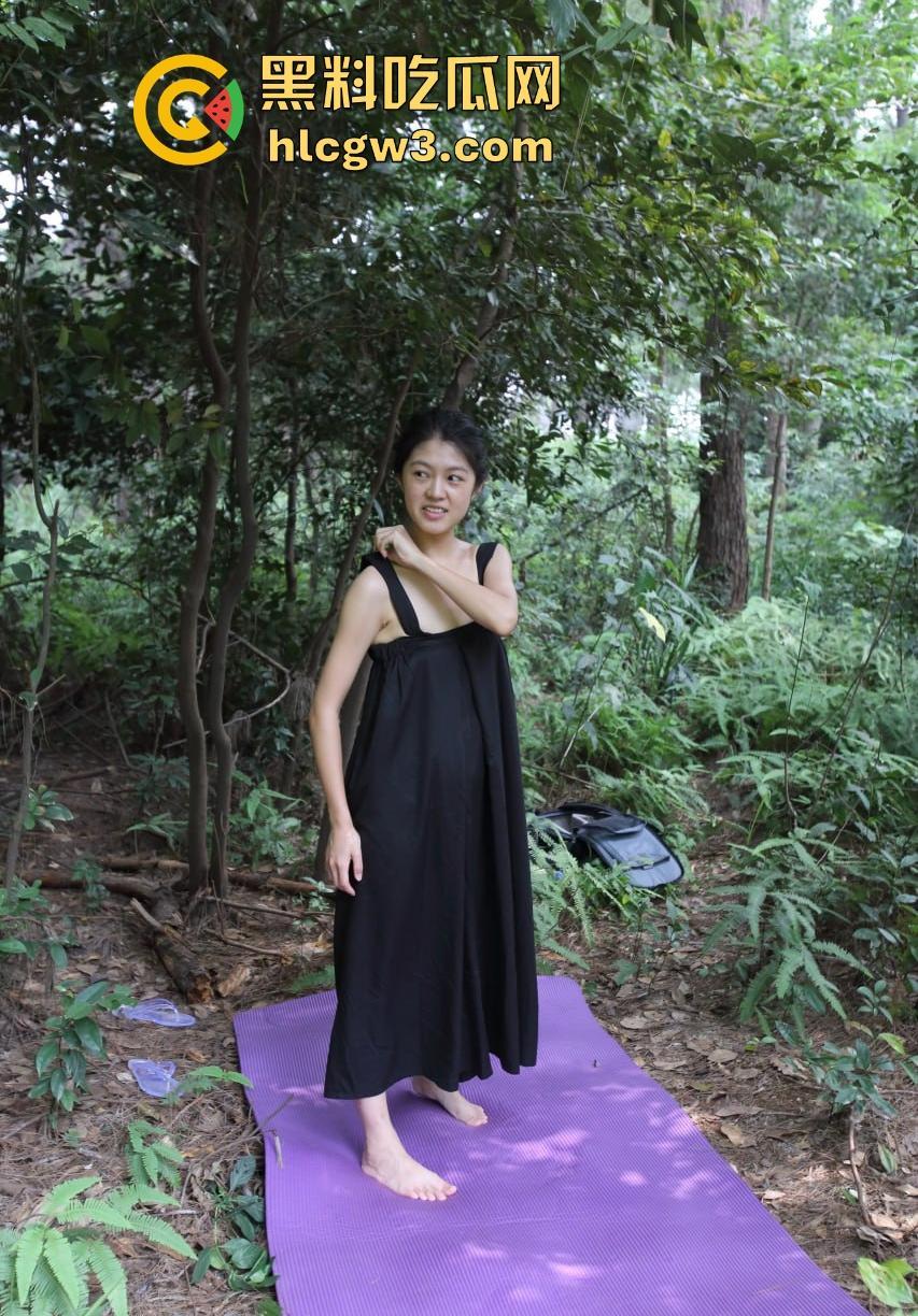 广西人妻竟背着老公约俩单男打野炮,3P啪啪现场大曝光,骚货狂嗨露出颜射直接喷满脸!-9