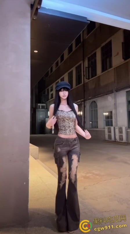 芜湖职业技术学院校花【陈雅萱】,清纯甜美学妹下海自慰,修长美腿JK黑丝自慰,被炮机操得高潮迭起娇喘连连 !-1