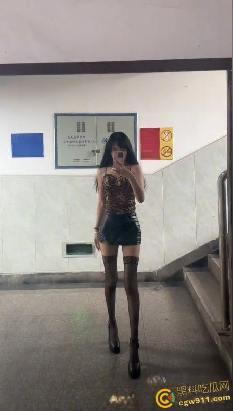 芜湖职业技术学院校花【陈雅萱】,清纯甜美学妹下海自慰,修长美腿JK黑丝自慰,被炮机操得高潮迭起娇喘连连 !-4