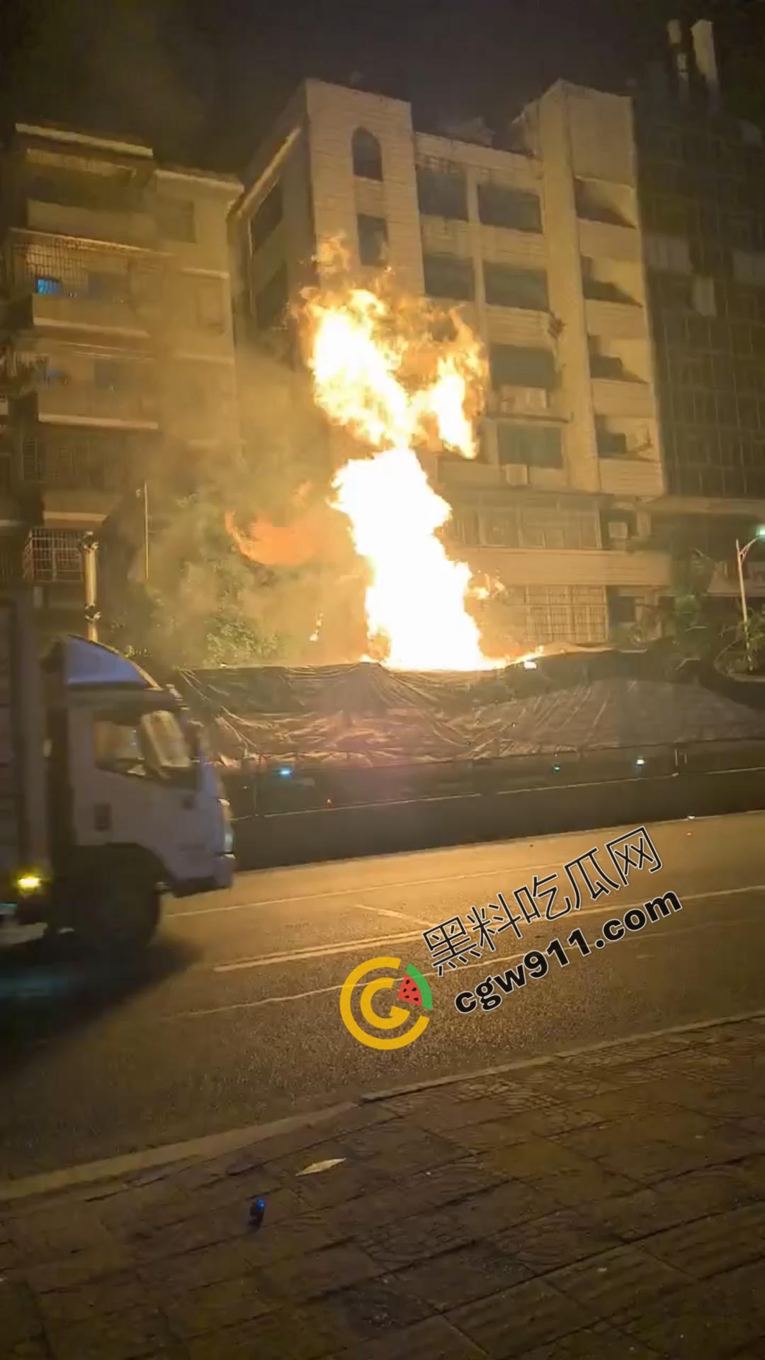 广州白云区货车爆炸险酿惨剧！滔滔大火，硝烟弥漫，爆破连连，现场独有的耀眼与震撼，不容错过-1