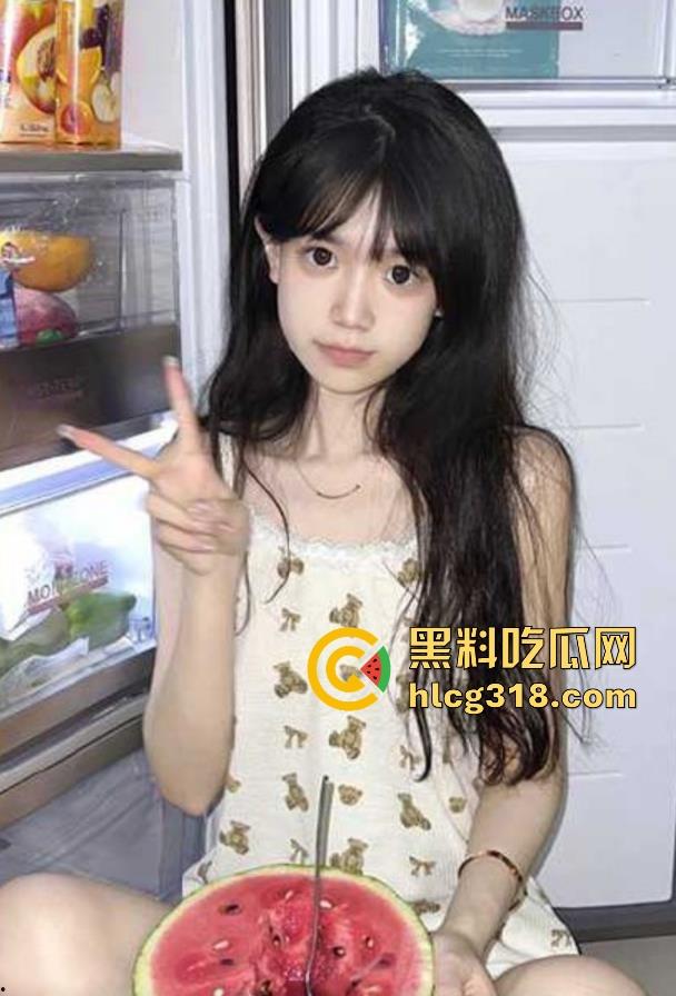 海角乱伦！趁家里没人，放肆的跟表妹疯狂做爱，可爱的无毛白虎穴都给灌满了精液！-2