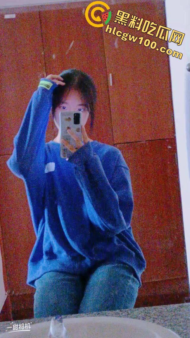 重庆医学院【李青玉】长相清纯却骚到不行的贫乳反差学妹，被学长哄骗发骚自拍-3