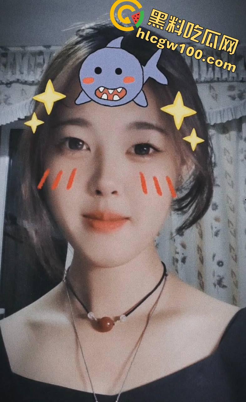 重庆医学院【李青玉】长相清纯却骚到不行的贫乳反差学妹，被学长哄骗发骚自拍-4